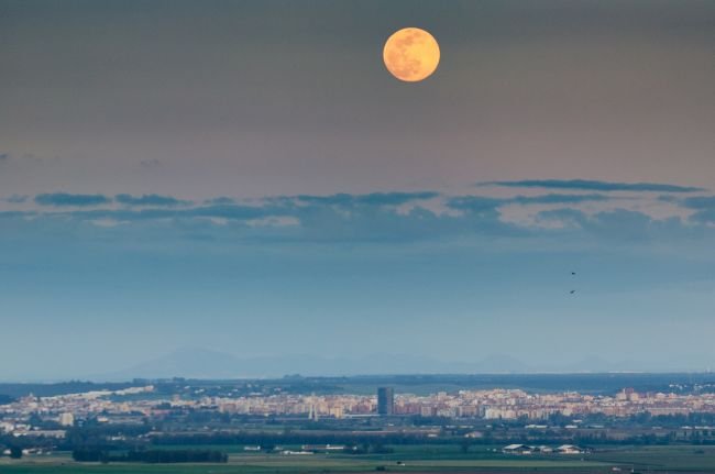 portugalmoon.jpg.1bccdc1282437b4314638146765ef027.jpg