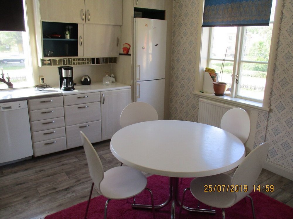 1383160382_20kitchenupstairs.thumb.jpg.0f0163a37cfbb4bb89617e95c0df6b87.jpg