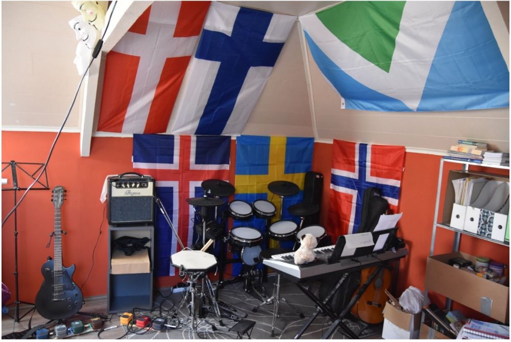 789778474_musicroom.thumb.JPG.ab0a95771de80efdac04424cbe6ef01f.JPG