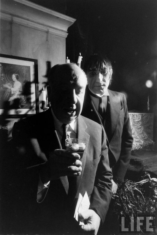 hitchcock7.thumb.jpeg.ed8711dedb99b65dc00218177190e1b0.jpeg
