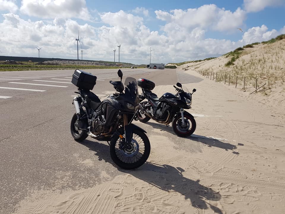 bikies.jpg.fe1f9952f5ce951d7f56d089b659f811.jpg