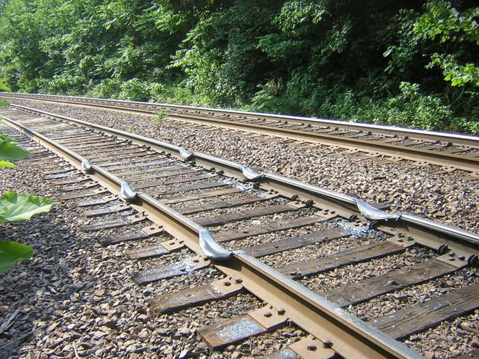 675859652_TrainenginewheelslippageaVl4xEkW_700w_0.jpg.cc1a7ad50da560b518947ffb1f388462.jpg
