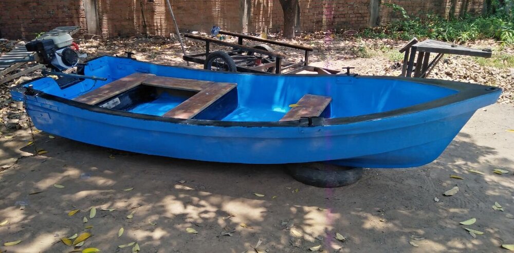 boat1.jpg