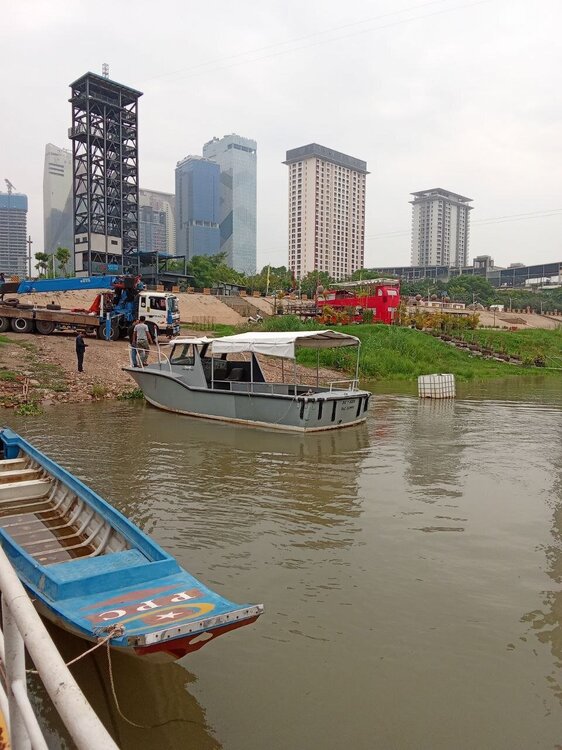 boat2.jpg